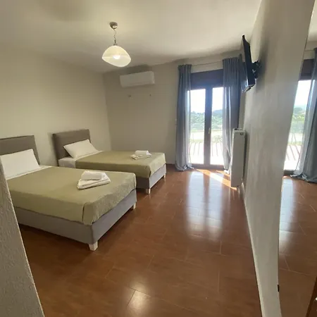Runway Mansion, Stunning Views And Lots Of Space *
